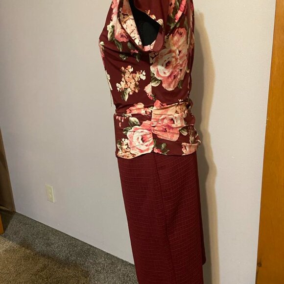 Burgandy skirt and matching floral blouse with removable gold necklace - Picture 9 of 13